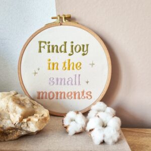 Haft z hasłem – Find joy in the small moments